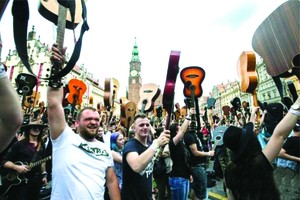 7411 吉他手同奏一首歌創紀錄