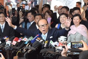 李嘉誠正式退任長和系主席