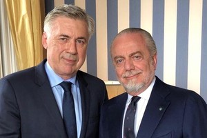 安切洛蒂（左）。