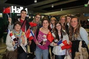 法國學生參加中國夏令營。