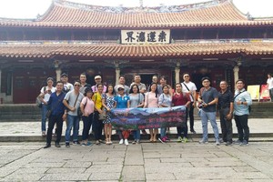 考察團在福建開元寺留影。