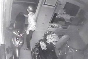 盜賊在第一郡某屋偷走３輛摩托車