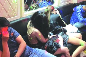 查獲違法卡拉 OK 店與酒店