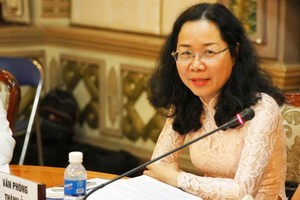 市委委員、市委辦公廳主任蔡氏碧蓮