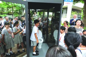 體驗“戶外排洩”引人反思