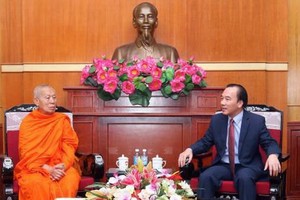 越南祖國陣線中央委員會副主席吳策實昨(17)日親切接見以老撾佛教聯盟中央常務副主席衛默塞納和尚為團長前來越南訪問的老撾佛教聯盟代表團。