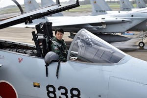 日本首位戰機女機師誕生