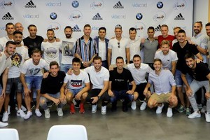 來自隊長的抗議。