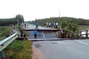 平順省一橋坍塌致交通受阻