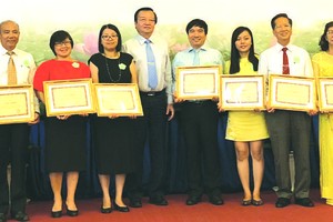 ３所華文中心榮獲教育培訓廳獎章