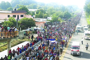 中美洲難民經墨西哥前往美國。