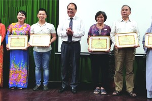 多個華人單位和個人獲表彰