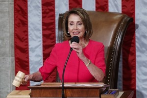 民主黨佩洛西表示不排除彈劾特朗普。