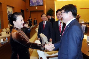 國會主席阮氏金銀接見韓-越友好議員。