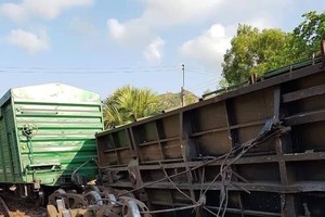 2月19日上午發生的列車脫軌事故現場。