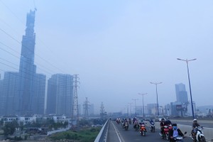 市民對於空氣出現白霧已經習以為常。