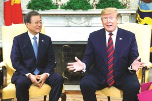 韓國總統文在寅與美國總統特朗普會面。