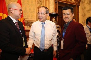 黨中央政治局委員、市委書記阮善仁