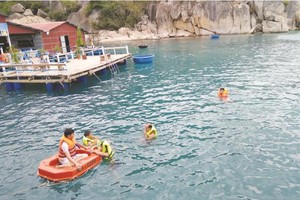 有海的地方是吸引遊客的景點。