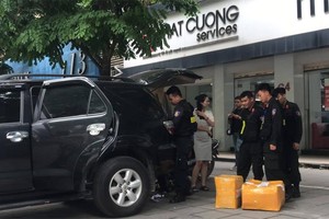 搜查日強手機連鎖店