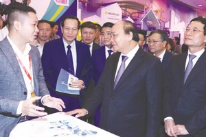 阮春福總理與企業家交流。