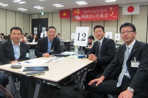 近來，開始有日企要求員工能操日、華語，以方便與中國合作夥伴洽商。