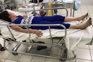 阮氏紅花獲確定脊柱損傷及尾骨骨折。（圖源：互聯網）