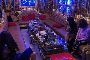 人贓並獲餐廳女侍賣淫