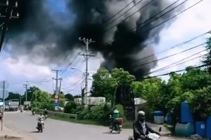 平政縣某廢料廠失火