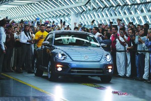 經典甲殼蟲車通行世界 80 餘年正式停產