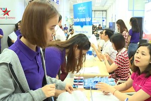 旅遊業需要大量人力隊伍。