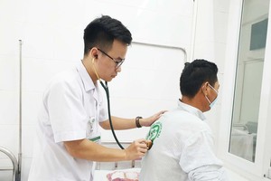 在醫院接受治療的登革熱病人。