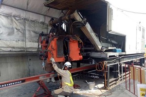 工人正在都市鐵路1號線項目施工