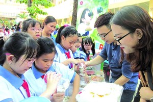 從今以後學校不再使用一次性塑料製品。