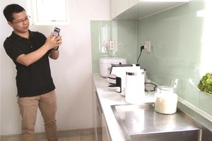 在越南的“小米之家”推介各種智能環保電子產品。