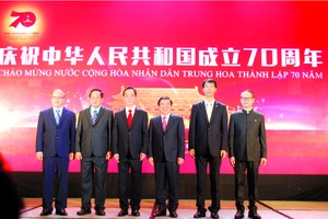 越中雙方領導合照。