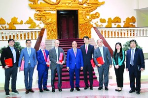 政府總理阮春福接見各大投資商。