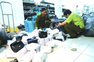 查獲近 1500 冒牌手提袋