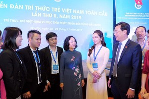 胡志明共青團中央昨(28)日上午在河內為2019年第二次全球越南知識青年論壇舉行閉幕儀式。
