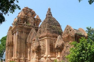 婆那加占婆塔是占婆同胞的宗教代表性建築。