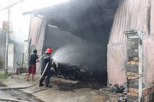 福門縣某布廠失火