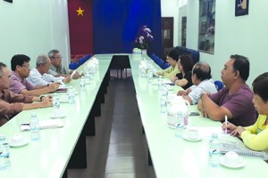 主辦方討論籌備工作。