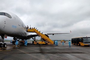 308 名韓國工程師班機降落雲屯機場（圖源：互聯網）