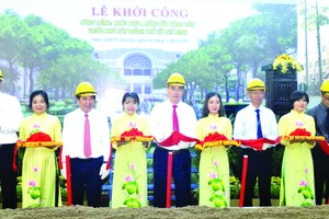 黨中央政治局委員、市委書記阮善仁；黨中央委員、市委副書記、市人委會主席阮成鋒出席儀式。