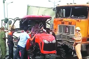 太平省太平市公安科交警隊領導昨(3)日表示，同日上午，在太平市陳覽坊的天長廣場四岔路口發生一起嚴重交通事故，導致一名司機被卡在駕駛室裡並處於危殆狀態。