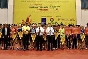 全國乒乓球錦標賽開幕式。