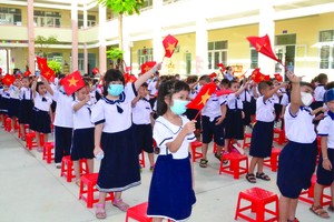 阮安寧小學的學生們參加開學典禮。