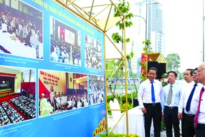 2020“本市黨部：團結-動感-創意-情義”圖片展。