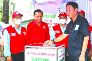 茶山慶雲南院住持周華邦贊助善款１億元。