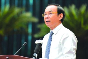 市委書記阮文年會上發言。